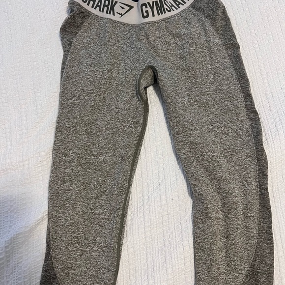 Gym shark leggings - Picture 3 of 3